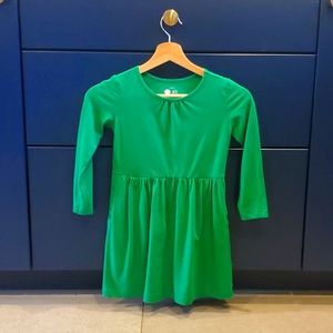 Like new, green Primary dress. Size 6-7. 100% cotton.